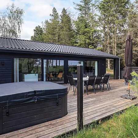 7 Person In Albaek-by Traum * Ålbæk