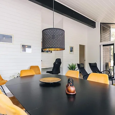 7 Person In Albaek-by Traum