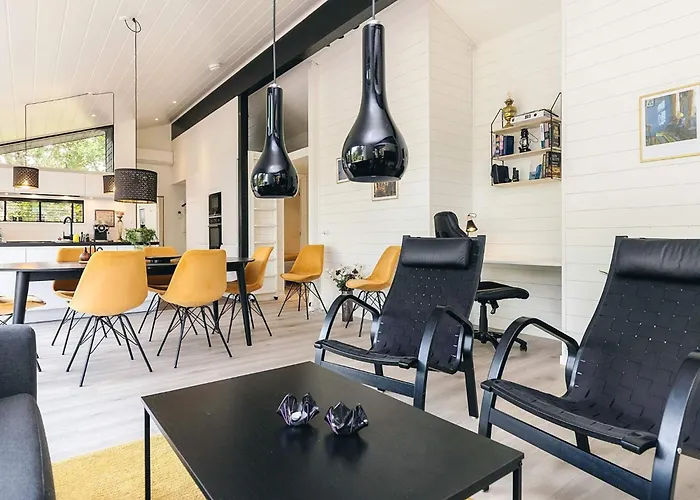 7 Person In Albaek-by Traum