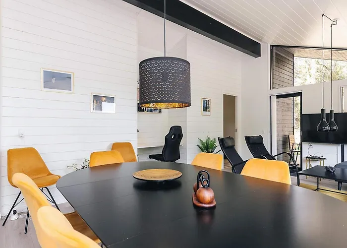 7 Person In Albaek-by Traum