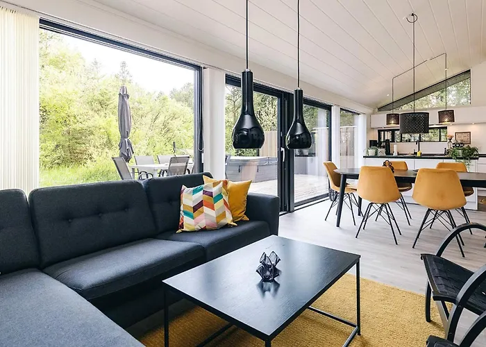 7 Person In Albaek-by Traum